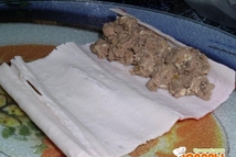 Шаг 2: Каждую крабовую палочку аккуратно развернуть, …