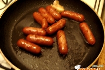 Шаг 1: Курицу разделяем на порционные куски. …