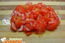 Шаг 2: Помидор порезать кубиками(лучше это сделать …