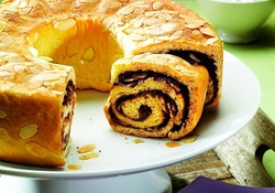 Рецепт: Дрожжевая косичка с нугой